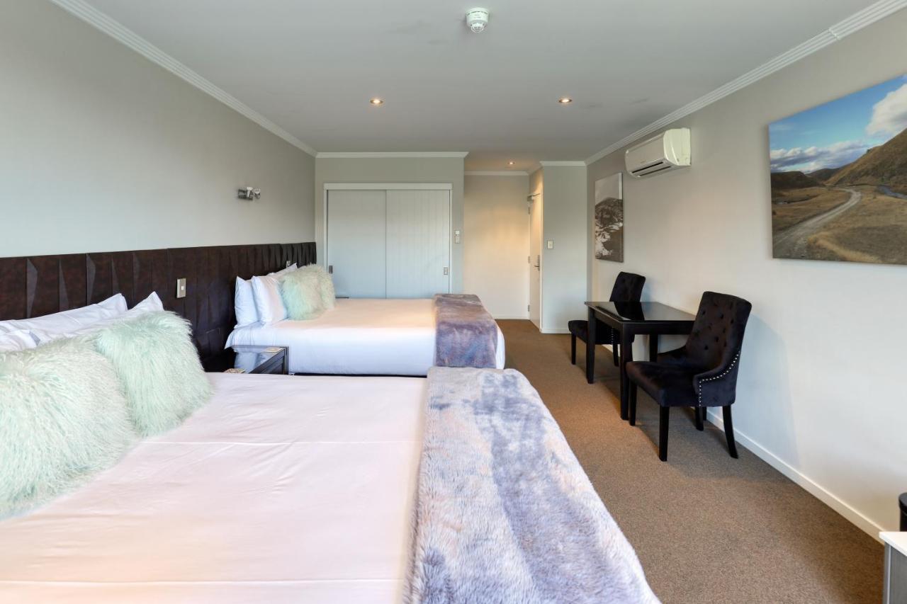 Marsden Lake Resort Central Otago Cromwell Eksteriør billede A typical room at the hotel