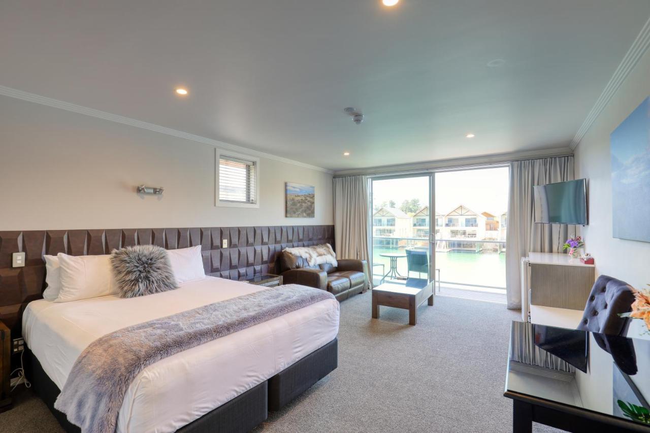Marsden Lake Resort Central Otago Cromwell Eksteriør billede A typical hotel room