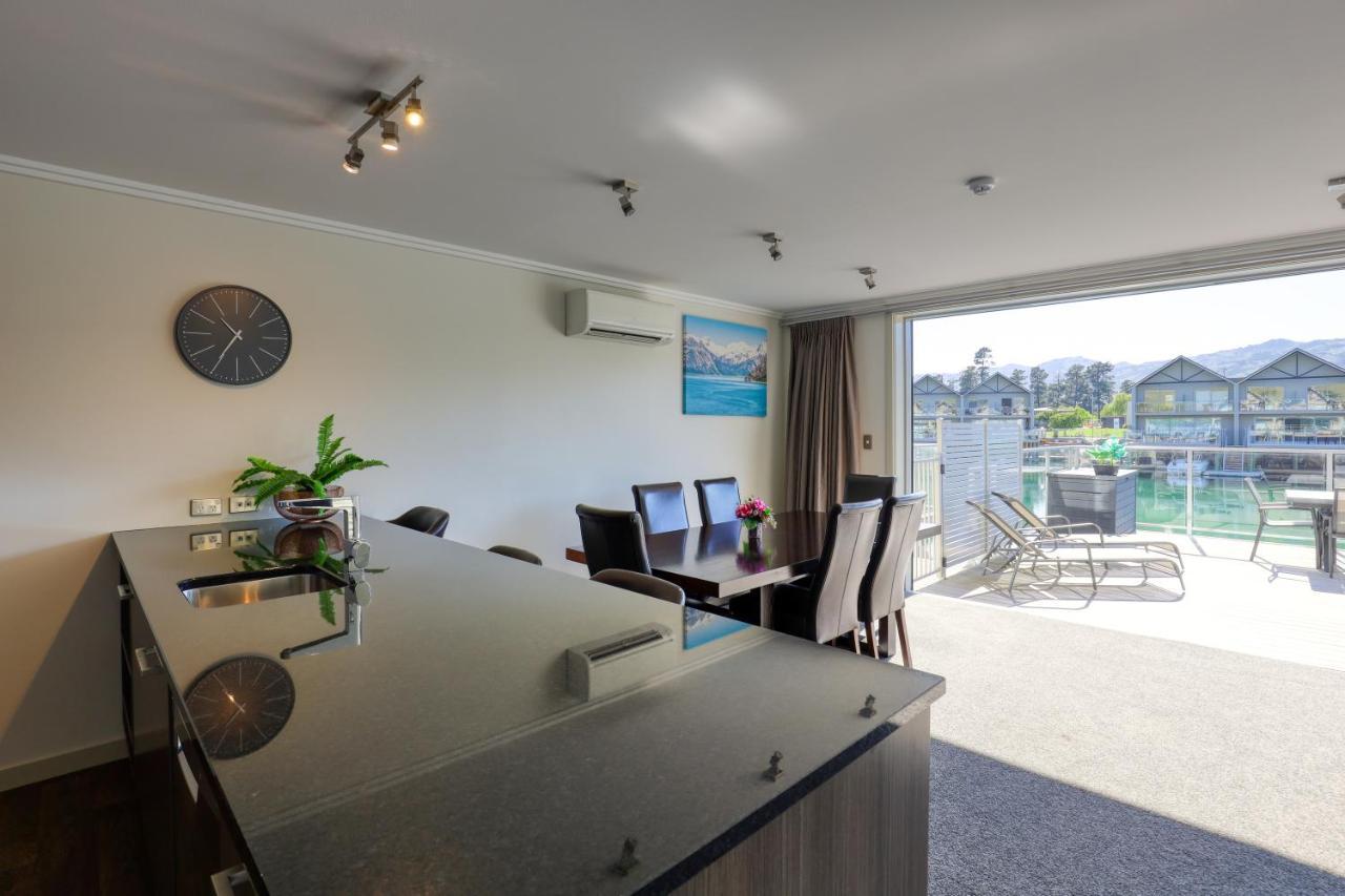 Marsden Lake Resort Central Otago Cromwell Eksteriør billede A kitchen in a modern apartment