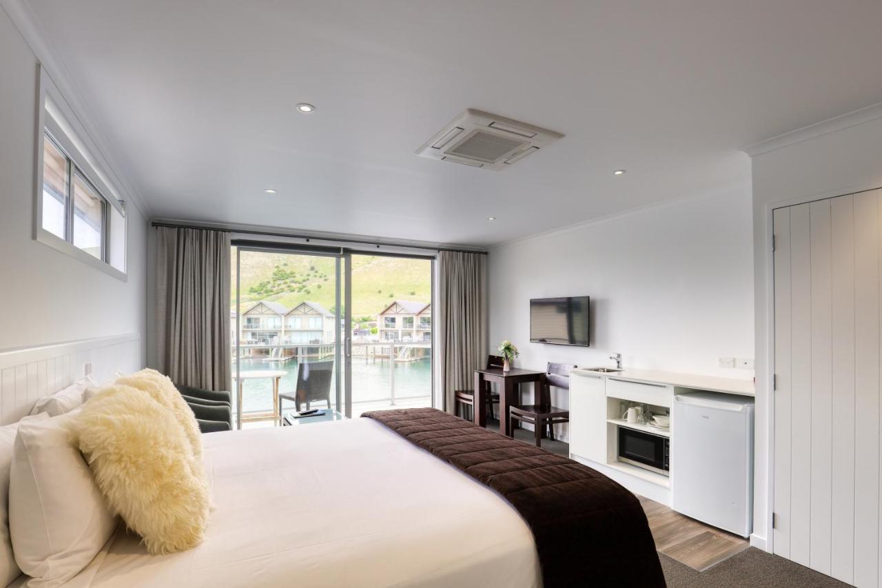 Marsden Lake Resort Central Otago Cromwell Eksteriør billede A room at the hotel