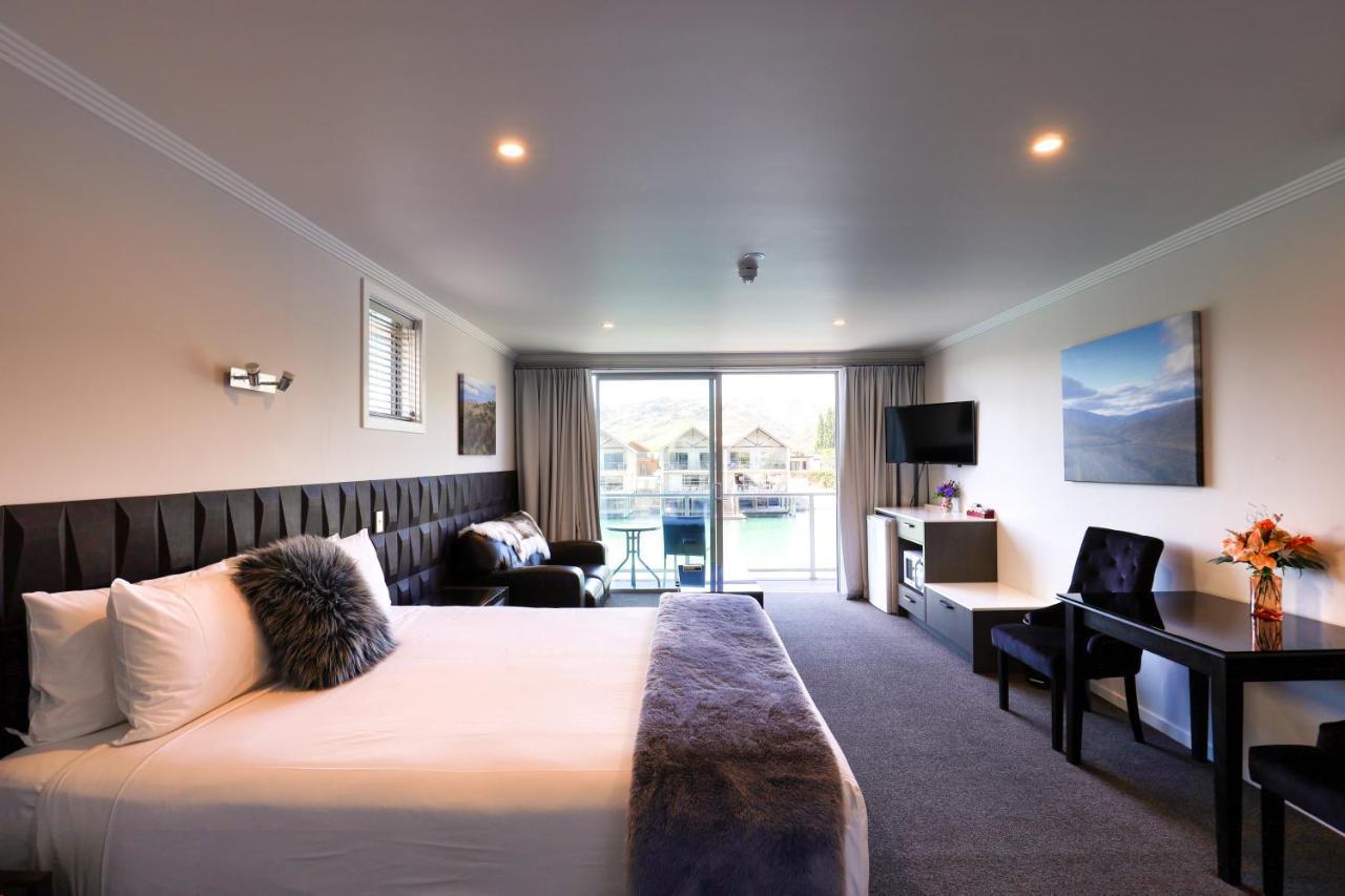 Marsden Lake Resort Central Otago Cromwell Eksteriør billede A typical hotel room