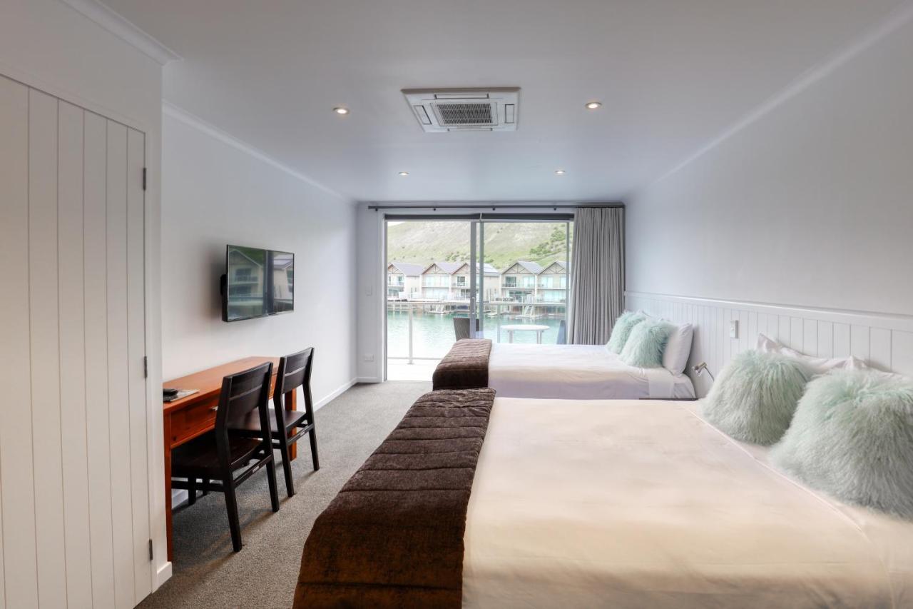 Marsden Lake Resort Central Otago Cromwell Eksteriør billede A typical room at the Bayview Hotel