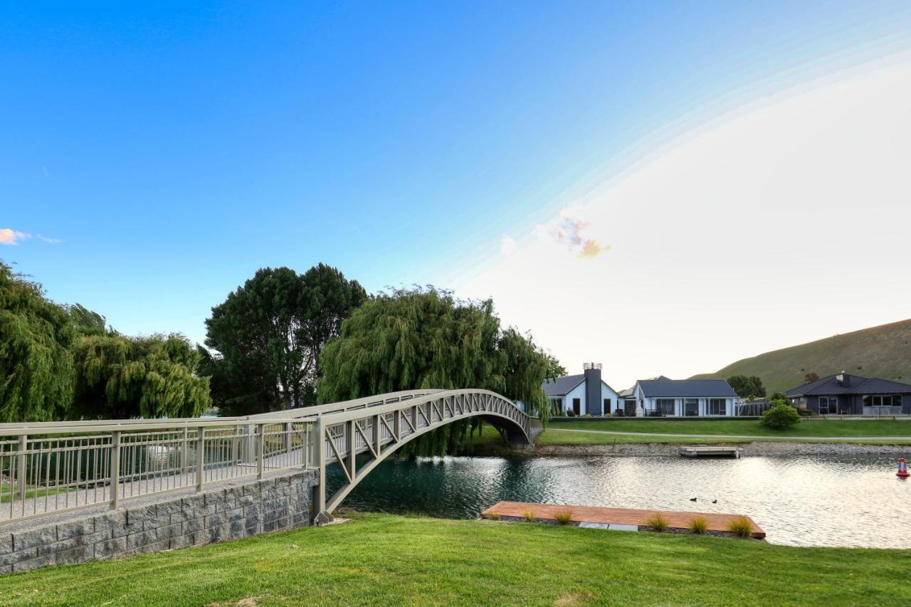 Marsden Lake Resort Central Otago Cromwell Eksteriør billede Bridge over the River Clyde