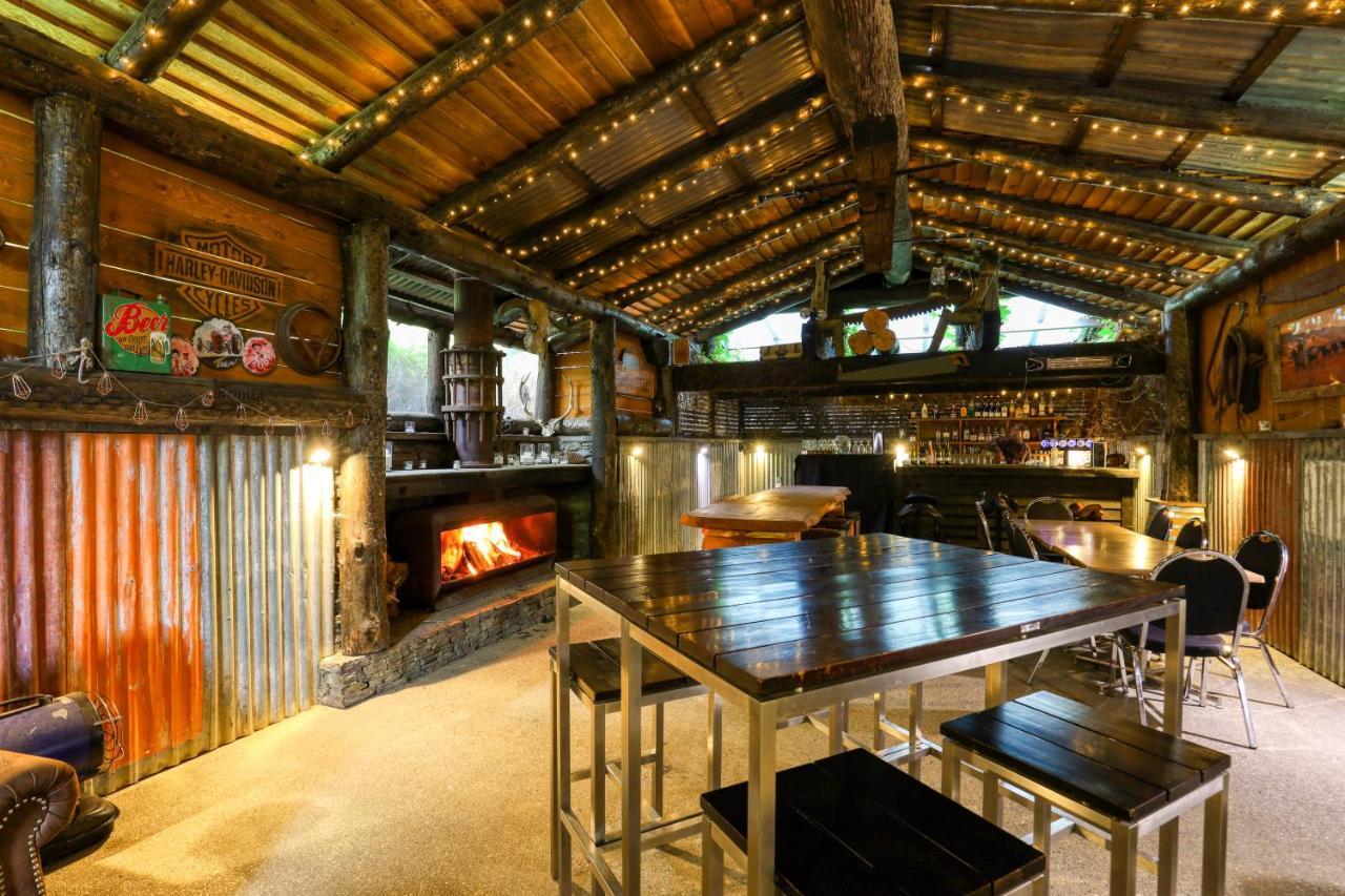 Marsden Lake Resort Central Otago Cromwell Eksteriør billede The interior of the bar